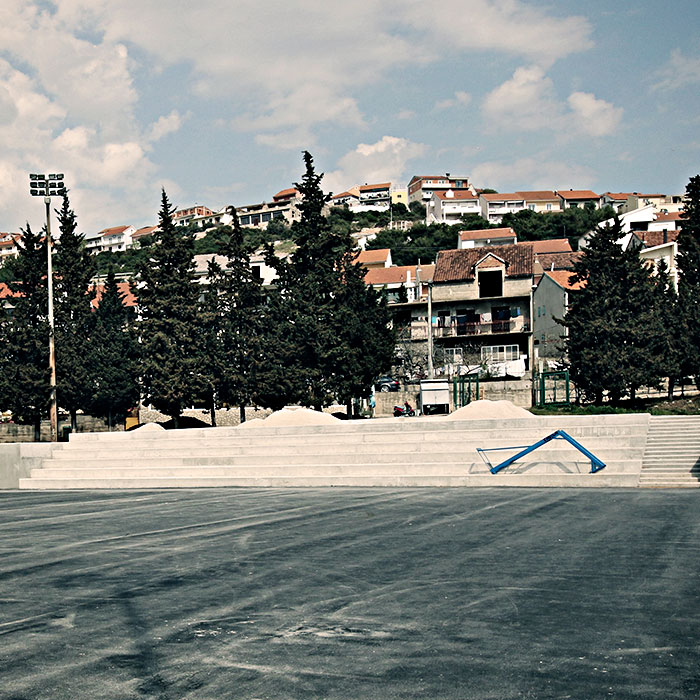 Betonsko igralište za nogomet i košarku